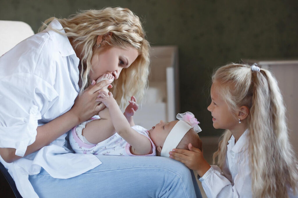 Mon bébé de 10 mois ne tient pas son biberon : normal ? 4