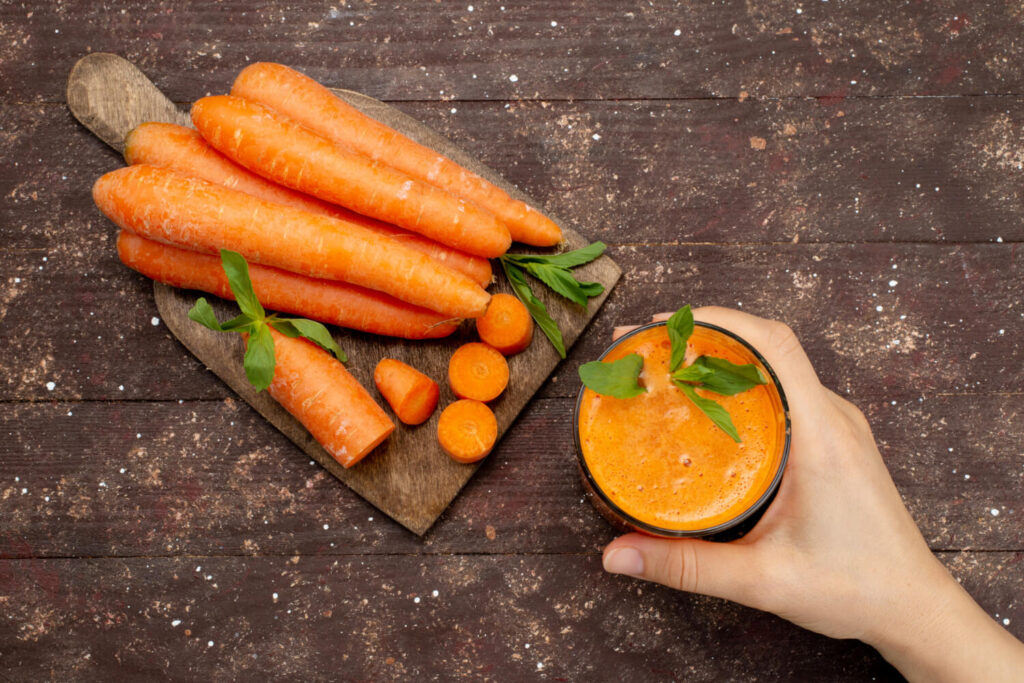 Taches oranges sur les mains : quelles sont les causes ? 3 excès de carottes : caroténodermie et bêta-carotène