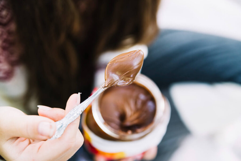 Peut-on manger du Nutella avec un appareil dentaire ? 3 manger du nutella avec des bagues dentaires