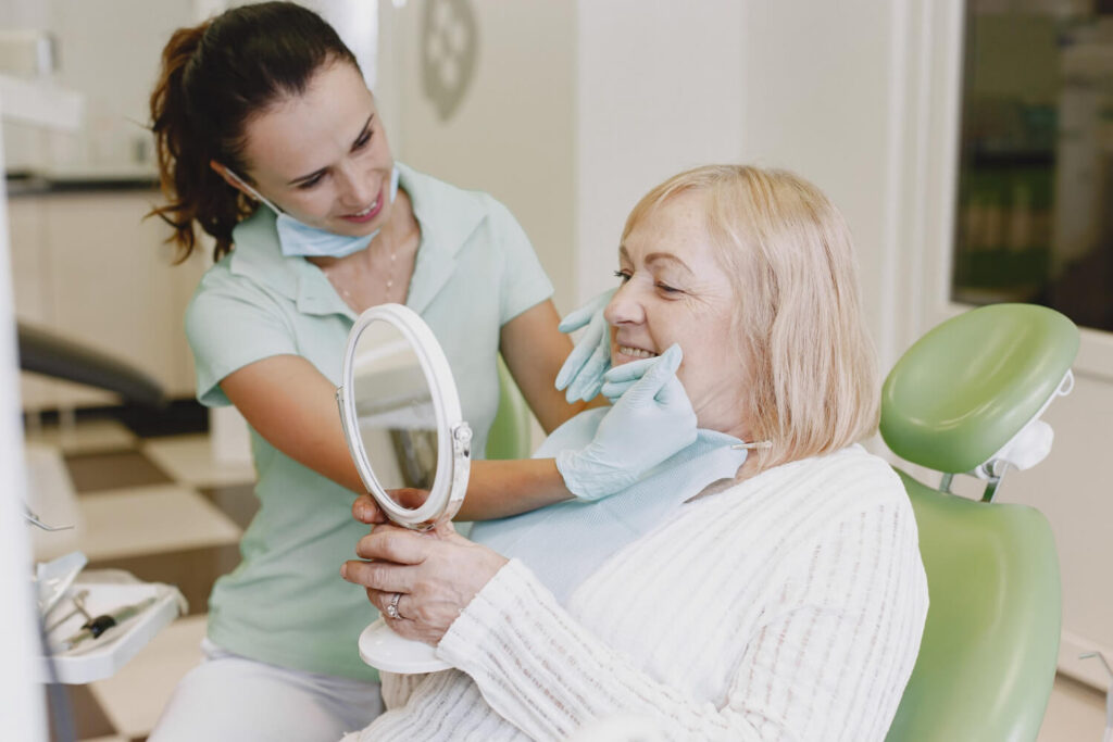 Mon dentier bouge quand je mange : que faire ? 3