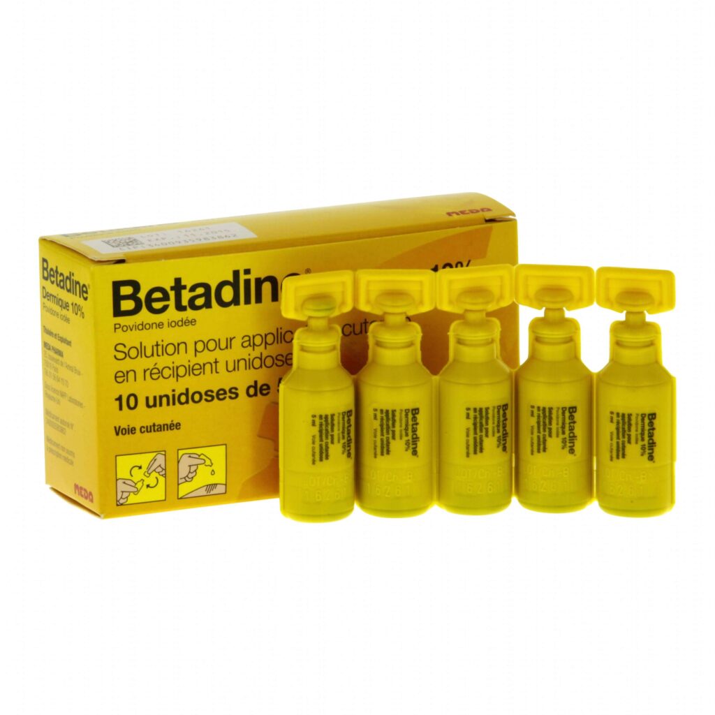 Bétadine périmée : quels sont les risques ? 9 Flacon de Bétadine périmée, illustrant les risques liés à son utilisation.