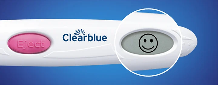 Mon test d'ovulation Clearblue clignote depuis 10 jours 2 Test d'ovulation Clearblue digital affichant un smiley clignotant, illustrant un problème de détection du pic de LH.