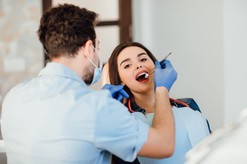 Se faire des "dents de vampire" chez le dentiste : comment ça marche ? 3