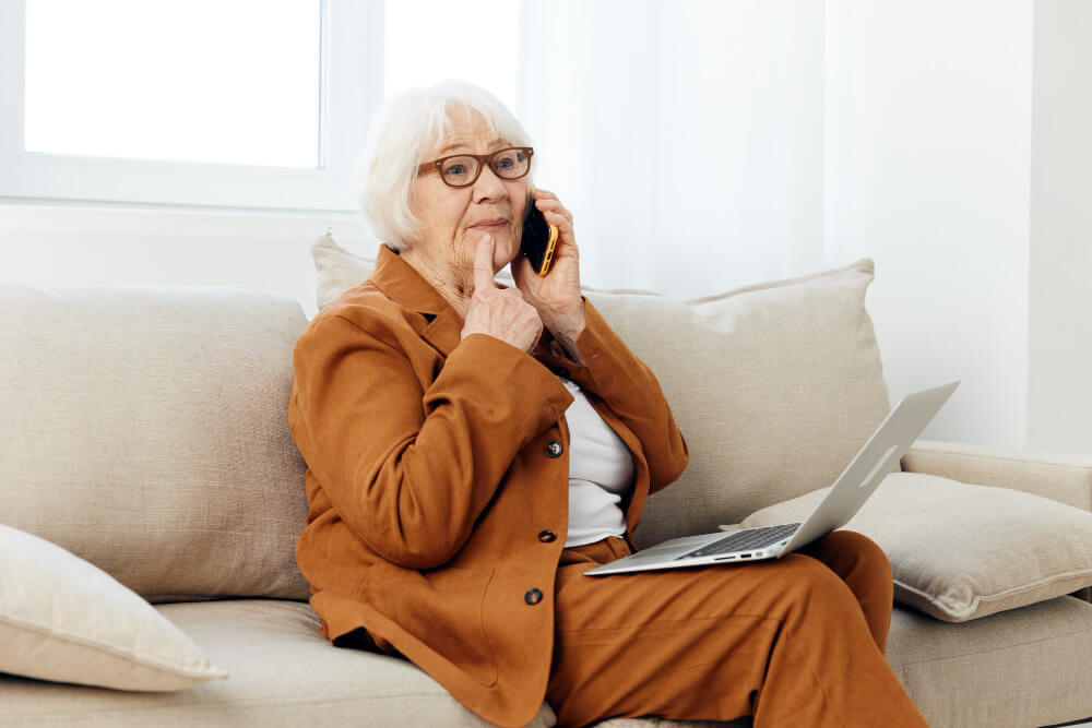 Téléassistance senior : allier autonomie à domicile et sérénité partagée 2