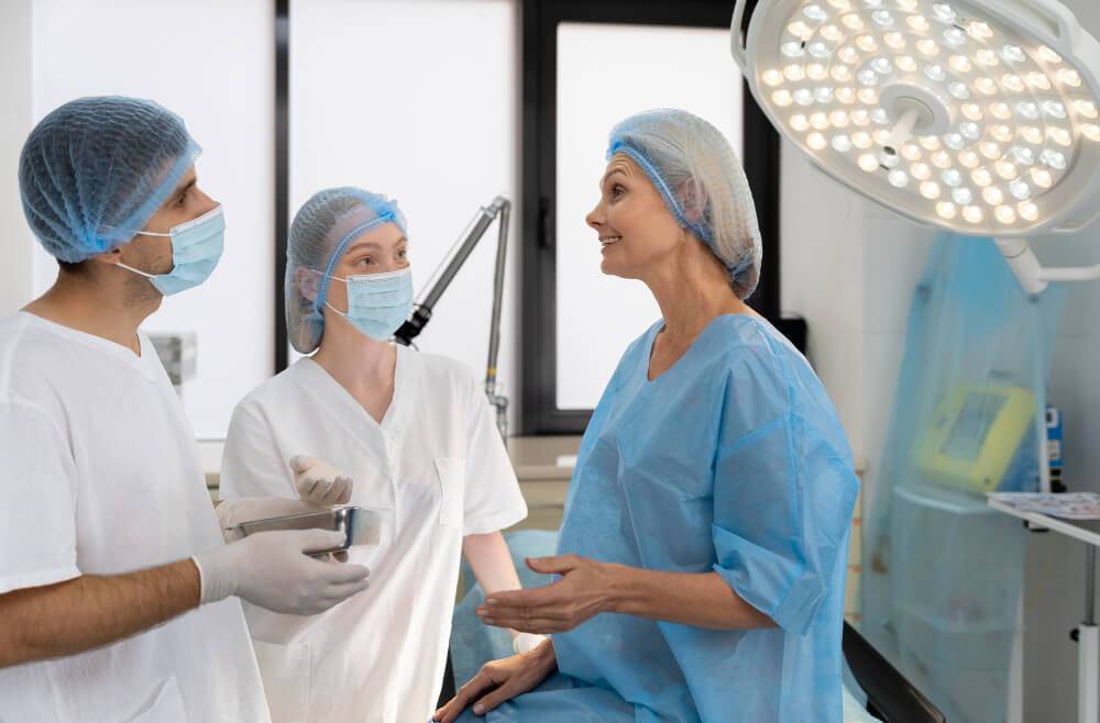 De l'inquiétude à la confiance : bien choisir son chirurgien esthétique dans l'Hérault 3 Consultation avec un chirurgien esthétique pour établir un diagnostic personnalisé)