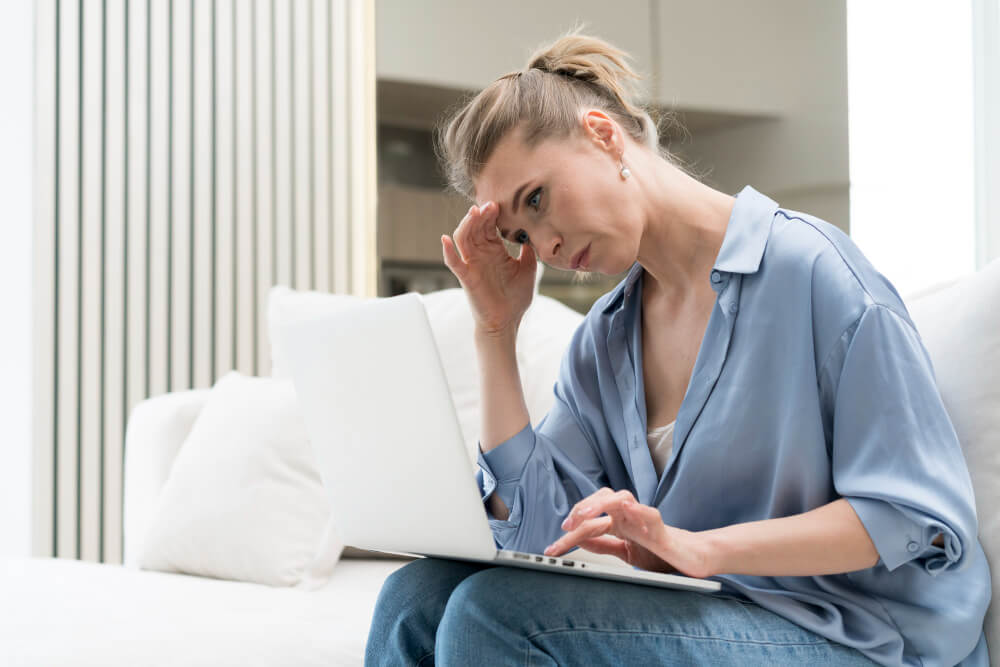 Femme souffrant de fatigue chronique et de troubles neurologiques liés à une anémie pernicieuse