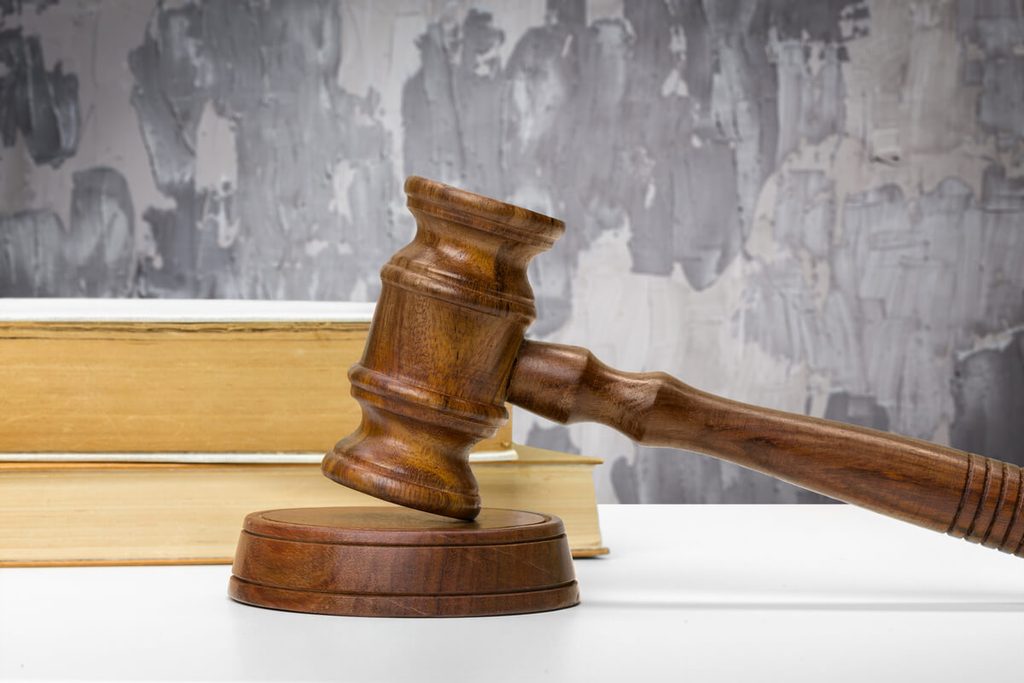 Harcèlement sur personne handicapée : peines de prison, amendes et démarches 4 Audience au tribunal correctionnel statuant sur des actes de harcèlement aggravé.