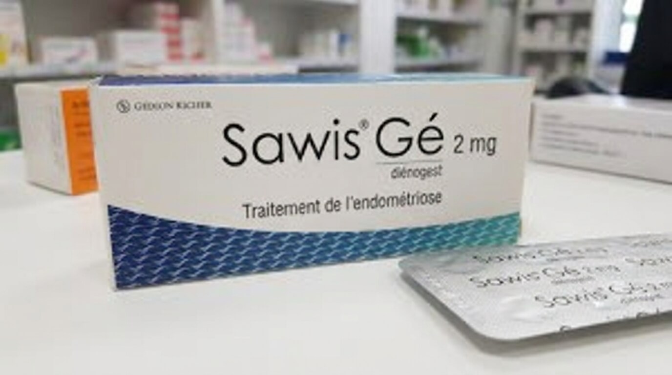 Boîte de comprimés Sawis Gé 2 mg contenant du diénogest pour le traitement de l'endométriose.