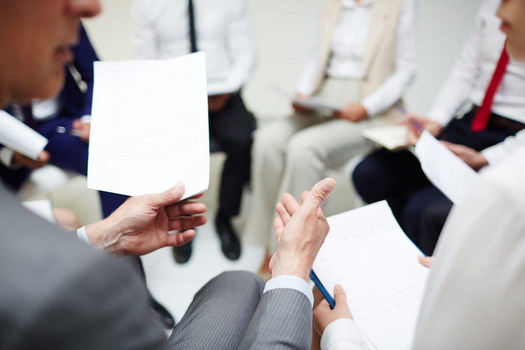 Réunion des membres de la commission CDAPH pour l'attribution des droits aux usagers.